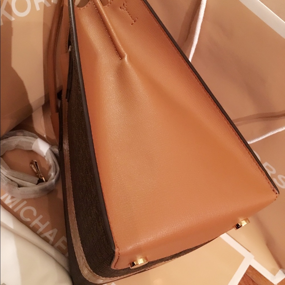 NWT LG CONV Tote - Picture 5 of 6